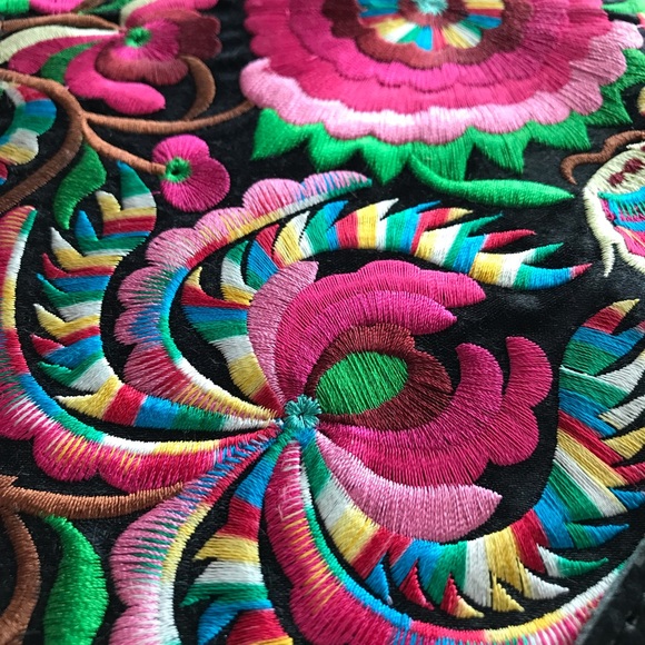 Embroidered Clutch - Picture 5 of 10